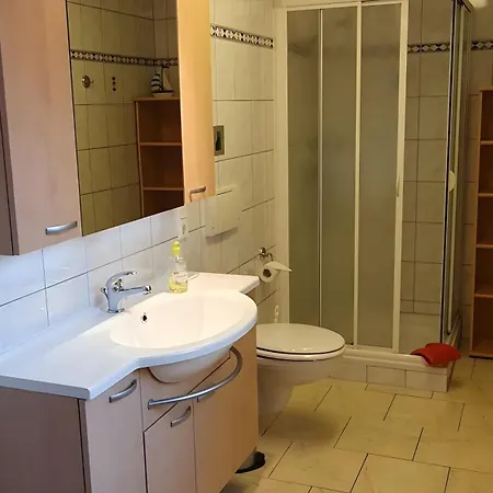 1 Apartment *